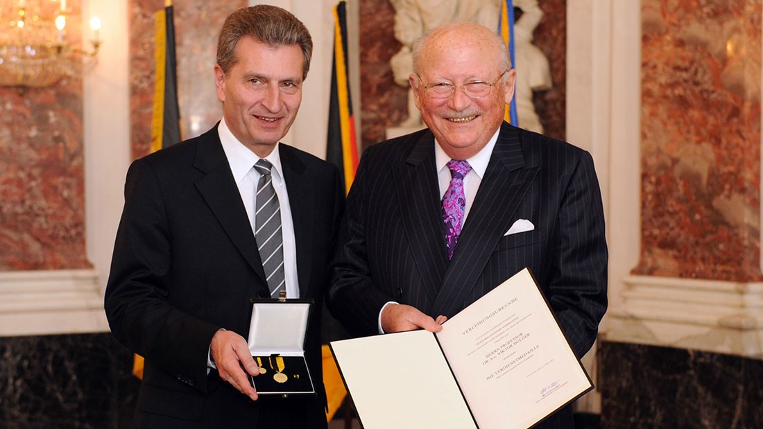 Медаль за заслуги федеральной земли Баден-Вюртемберг для профессора, почетного доктора Виктора Дульгера